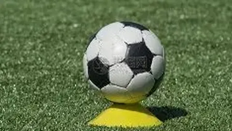 “张店区和平小学教职工篮球赛欢乐开赛，友谊与激情共舞”